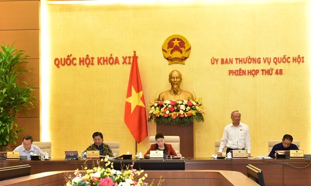 Continúan la 48 reunión del Comité Permanente del Parlamento vietnamita