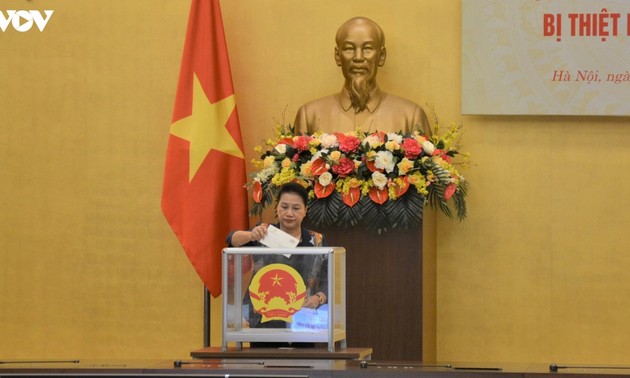Presidenta del Parlamento vietnamita llama a recaudar fondos para los pobladores afectados por las inundaciones