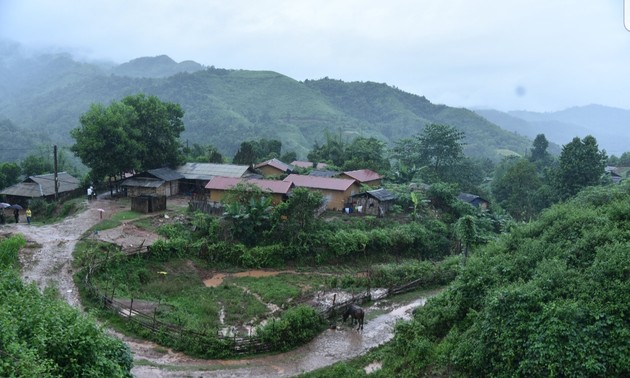 La nueva vida en la aldea de reasentamiento de Huoi Hoc
