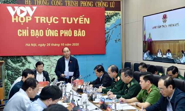 Premier vietnamita pide garantizar la máxima seguridad de los pobladores afectados por las inundaciones