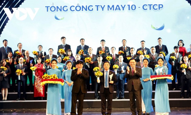  Cerca de 300 productos vietnamitas reconocidos con la marca nacional