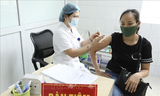 Hanói despliega el plan de vacunación para la población local