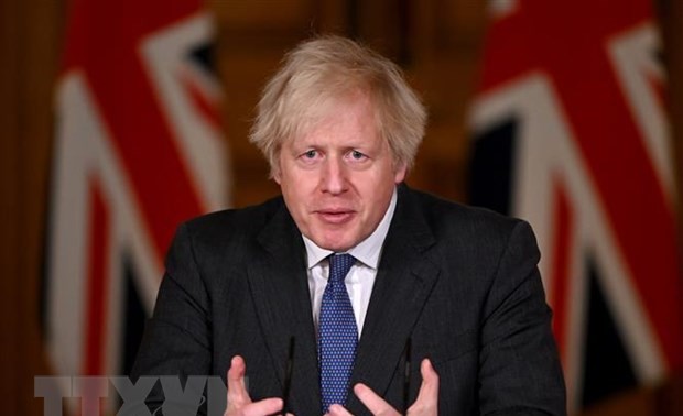  El primer ministro británico busca aliviar las tensiones con Francia