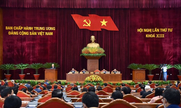 Inauguración del cuarto Pleno del Comité Central del Partido Comunista de Vietnam