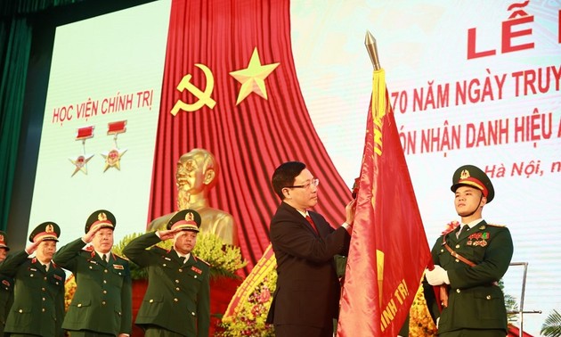 Academia Política del Ministerio de Defensa condecorada con el título de Héroe de las Fuerzas Armadas del Pueblo