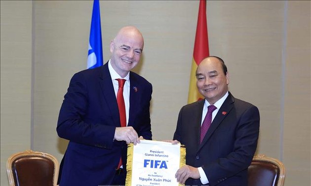 Jefe del Estado pide continuar cooperando con la FIFA
