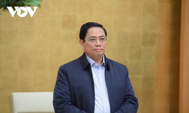 Primer ministro vietnamita orienta las tareas de respuesta al covid-19