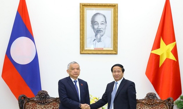 Por consolidar las relaciones de amistad, solidaridad especial y cooperación integral Vietnam-Laos