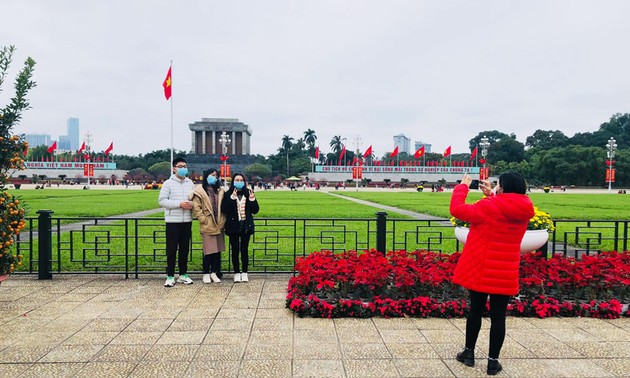 Hanói recibe a más de 105.000 visitantes durante las vacaciones del Tet