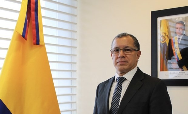 Embajador colombiano aprecia logros de Vietnam en materia de igualdad de género