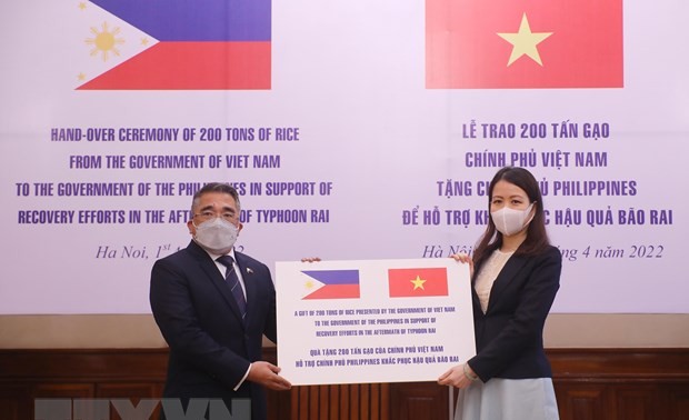 Vietnam dona 200 toneladas de arroz a Filipinas