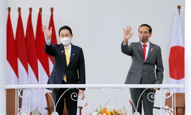 El primer ministro de Japón se reúne con el presidente de Indonesia