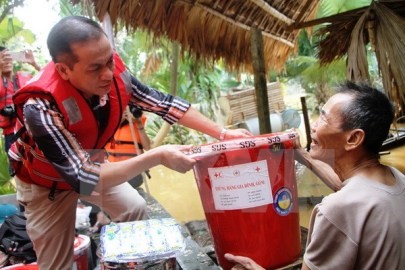 国外在留ベトナム人、中部洪水被災地への募金運動に応援