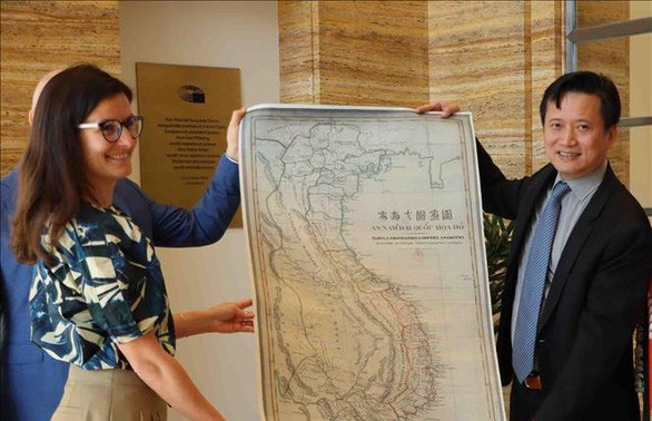 ベトナム 19世紀のベトナム地図をヨーロッパ歴史博物館に寄贈
