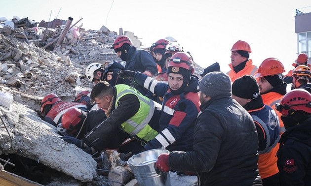 トルコ・シリア地震の被災者への救助活動が続く