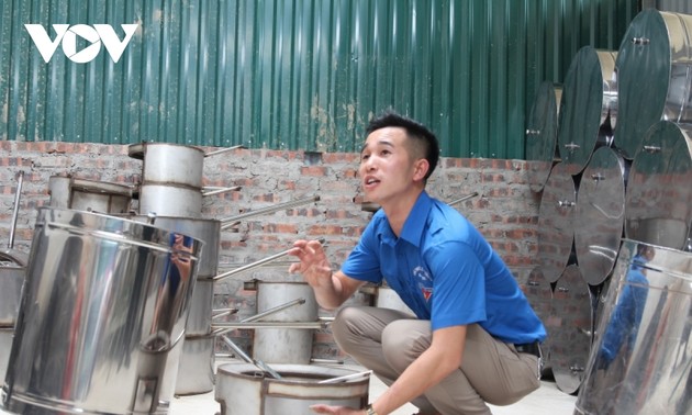 給湯機能をもついろりシステムの開発・販売で起業するテーイ族の青年