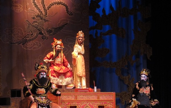 ベトナムの伝統歌劇トゥオン
