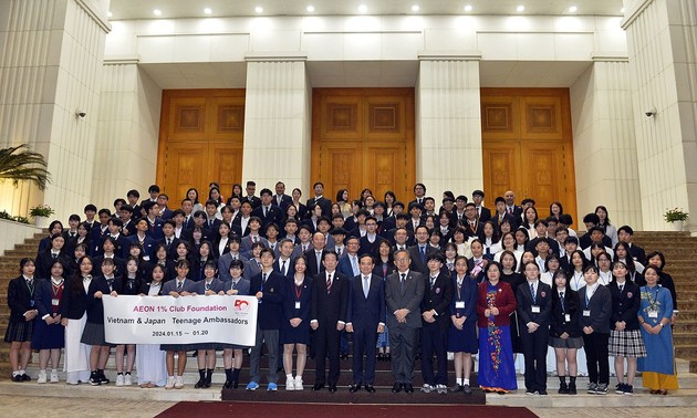 クアン副首相、ベトナムと日本の学生代表団と懇親
