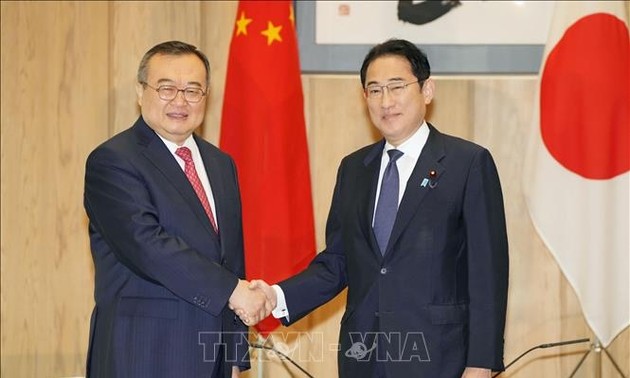日本首相 中国共産党の部長と面会 “懸案は対話通じ進展図る”