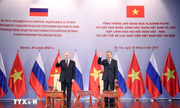 プーチン大統領とトーラム国家主席、ベトナム・ロシア友好協会と懇親会