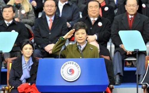 Presiden Republik Korea  Park Geun-hye dilantik.