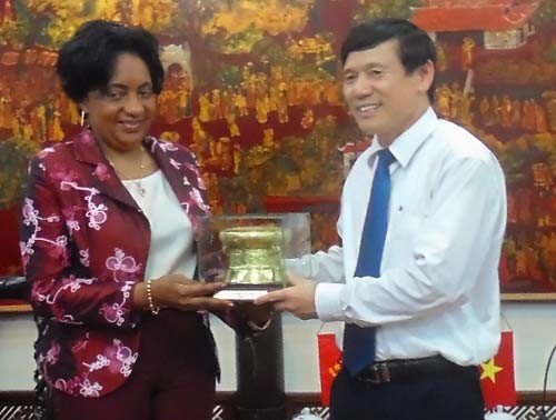 Delegasi Kantor Presiden Angola melakukan temu kerja di provinsi Bac Ninh