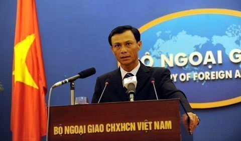 Vietnam memprotes Tiongkok menembak  kapal  penangkap  ikan Vietnam.