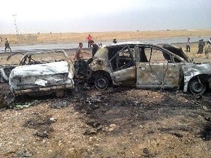 Serangan bom terhadap  tentara  dan peziarah di Irak.