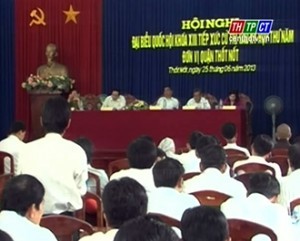Para anggota MN melakukan kontak dengan para pemilih  setelah persidangan ke-5 MN angkatan ke-13.