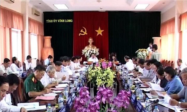 Memeriksa pelaksaan Resolusi Sidang Pleno KS PKV angkatan ke-11 di provinsi Vinh Long.