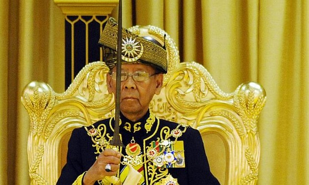 Raja  Malaysia  melakukan kunjungan  kenegaraan  di Vietnam .