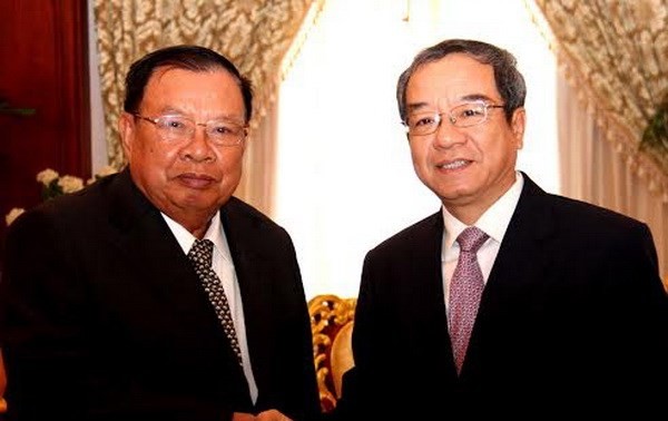 Delegasi Kantor  Presiden  Vietnam melakukan kunjungan di Laos