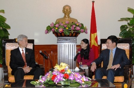 Deputi PM, Menlu Vietnam Pham Binh Minh menerima para Dubes  Thailand dan  Pakistan sehubungan dengan awal masa baktinya di Vietnam