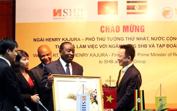 Deputi Pertama Perdana Menteri Republik Uganda berkunjung di Vietnam