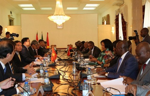 Deputi PM Vietnam, Hoang Trung Hai melakukan kunjungan resmi di Republik Angola.
