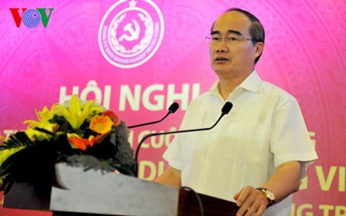 Meningkatkan kualitas, daya saing dan membina brand produk dan barang dagangan Vietnam.