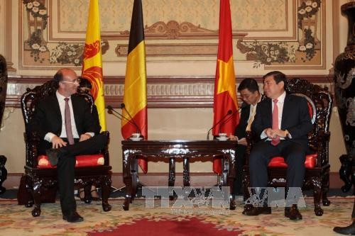Pimpinan kota Ho Chi Minh menerima Menteri, Gubernur Pemerintah Kawasan Wallonie  - Burussels, Belgia