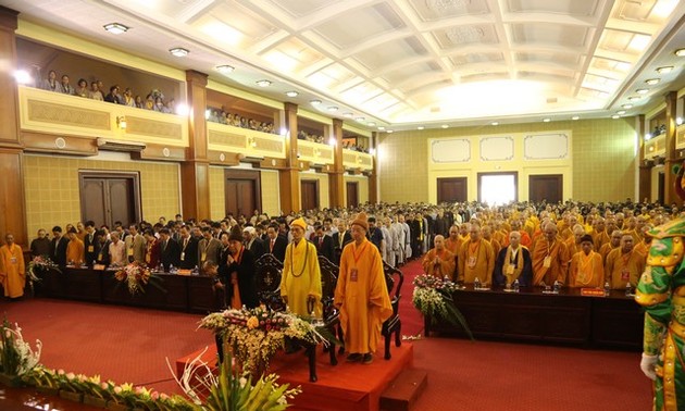 Upacara mega peringatan ultah ke-35  berdirinya Sangha Buddha Vietnam