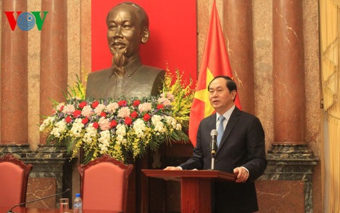Partai Komunis dan Negara Vietnam memberikan perhatian khusus, memikirkan dan membangun cabang kesehatan