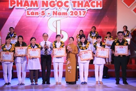 Aktivitas-aktivitas  memperingati  ultah ke-62 Hari Dokter Vietnam (27 Februari)