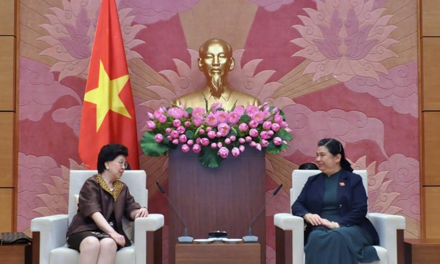 Wakil Ketua MN Vietnam, Tong Thi Phong menerima Direktor Jenderal WTO, Margaret Chan