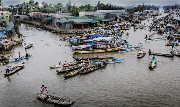 Pasar terapung Nga Nam kaya dengan budaya air daerah dataran rendah sungai Mekong