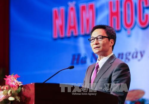  Deputi PM Vietnam, Vu Duc Dam  menghadiri acara pembukaan tahun kuliah baru Sekolah Tinggi Seni  Panggung dan Perfilman Hanoi