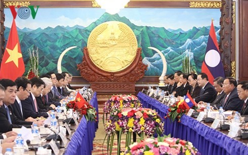 Sekjen, Presiden Laos, Bounnhang Vorachith memulai kunjungan persahabatan resmi di Vietnam