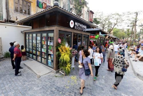 Jalan buku Musim Semi tahun 2018 berlangsung di Kota Hanoi pada tanggal 3  Hari Raya Tet