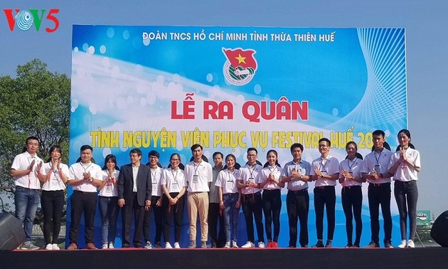 Tiga ratus relawan mengabdi Festival Hue 2018
