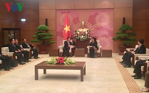 Wakil Harian Ketua MN Vietnam,  Tong Thi Phong menerima  Wakil Ketua  Parlemen Laos, Somphanh Phengkhammy
