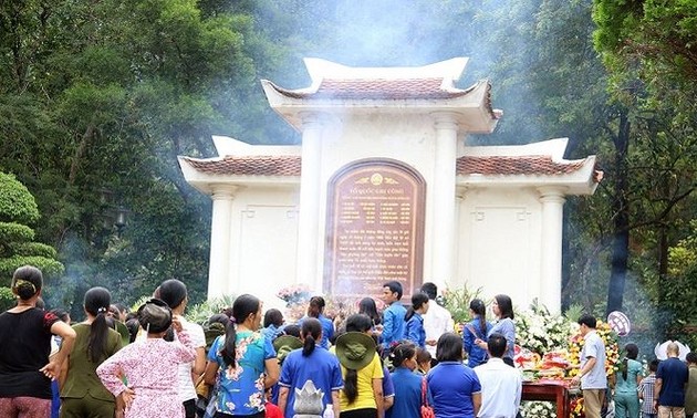 Ribuan orang datang  ke Dong Loc untuk menyatakan terima kasih kepada para martir 