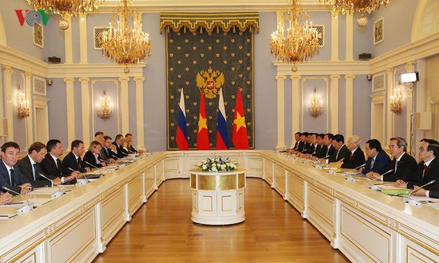 Sekjen KS PKV, Nguyen Phu Trong mengadakan pertemuan dengan PM Federasi Rusia, Ketua Partai  Rusia Bersatu, Dmitry Medvedev
