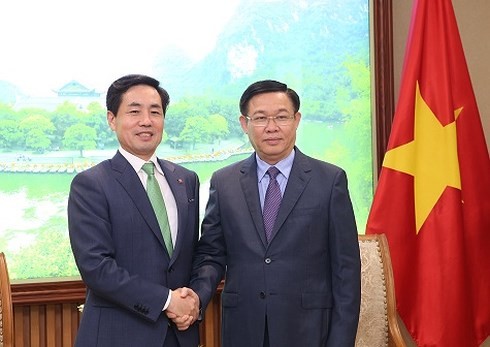 Deputi PM Viet Nam, Vuong Dinh Hue meminta kepada Lotte  supaya memperhatikan distribusi produk-prouduk OCOP